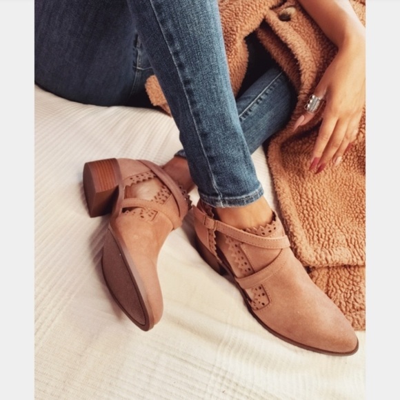 Blush cutout strappy ankle booties 2 LEFT - Picture 4 of 8